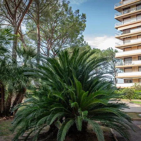 Cannes - - Le Petit Fairway, Entre Golf Et Mandelieu